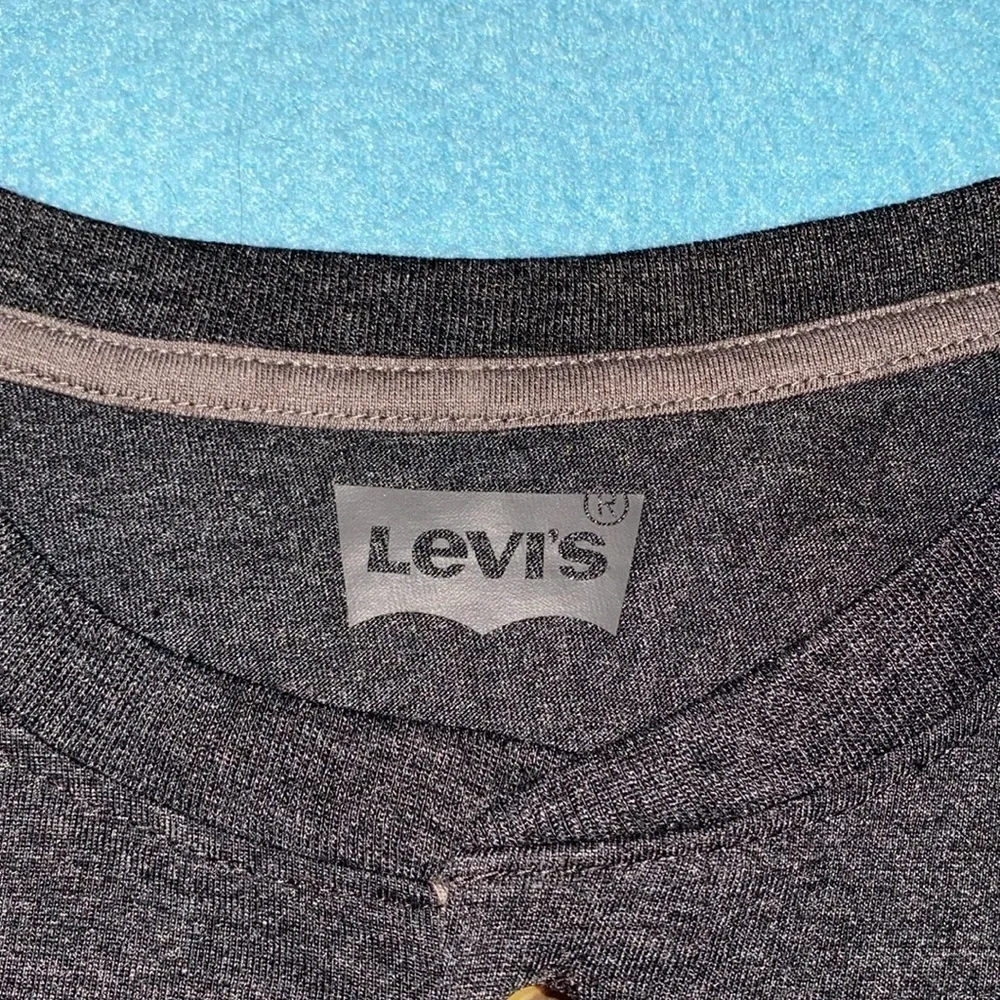 LEVI’S LEVI STRAUSS & CO henley style longsleeve crewneck charcoal gray NEW SZ M